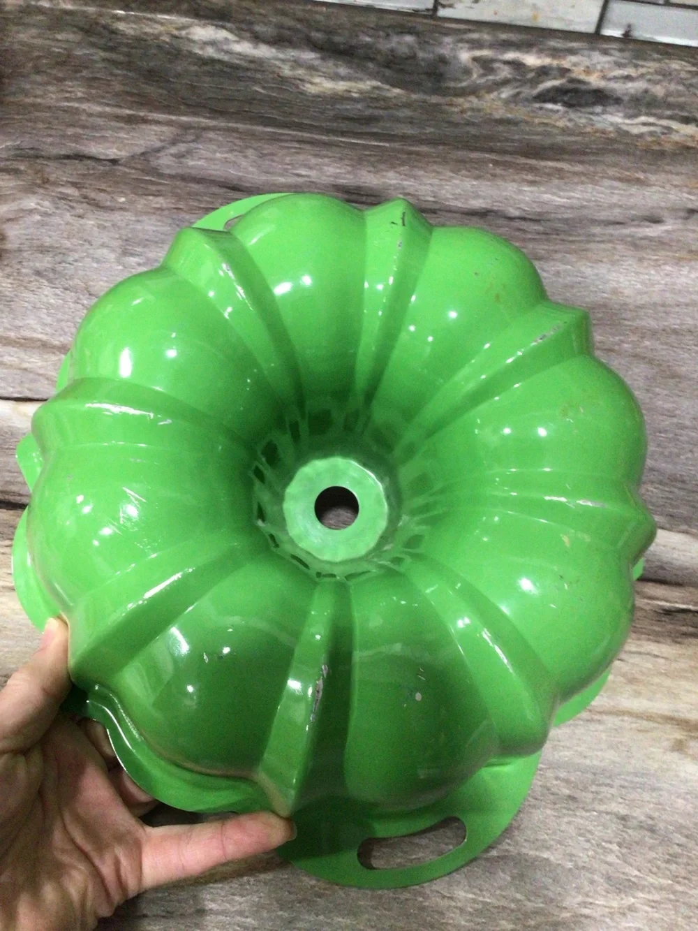 Vintage Nordic Ware Green Bundt Pan 10” Aluminum Nonstick Fluted Tube Cake Mold